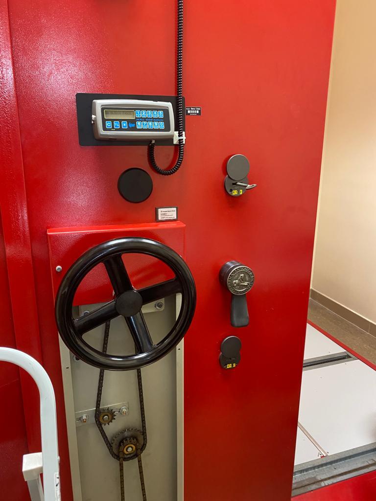 Porta blindata di caveau con tastiera di controllo